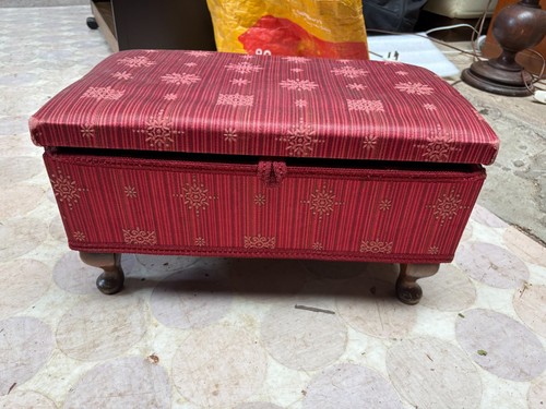 Roter nähkasten fußhocker - nähkasten,